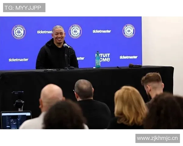 比尔首次参与队内对抗训练状态良好期待揭幕战表现 比尔首次参与队内对抗训练状态良好期待揭幕战表现