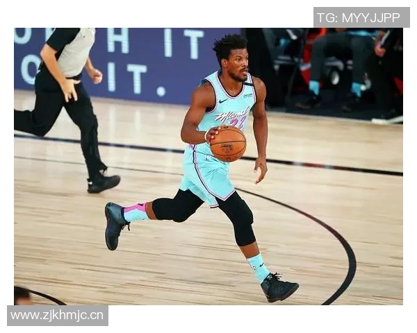 警察拦停步行者卡姆琼斯未停车逃逸引发追逐最终被捕