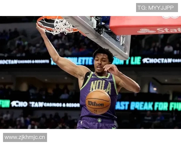 特雷墨菲22分钟内高效表现贡献18分7篮板3助攻展现出色状态