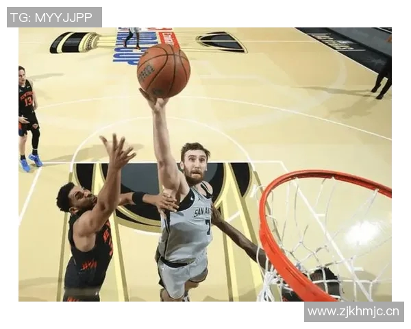 科内特表现出色砍下14分12板4助攻创生涯新高前场篮板数