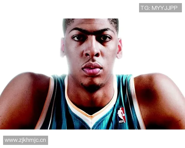 浓眉调侃三状元比一手势称自己拥有大学冠军荣耀 浓眉调侃三状元比一手势称自己拥有大学冠军荣耀