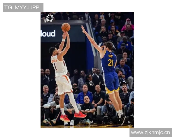 布克上半场表现平平难以支撑球队14投6中仅得17分三分球全失 布克上半场表现平平难以支撑球队14投6中仅得17分三分球全失