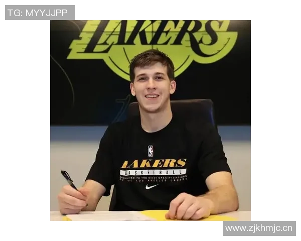 文森特强调里夫斯的重要性期待他在进攻端继续发挥个人风格