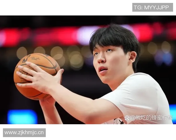 杨瀚森精彩单挑尤班克斯背运转身连招引发观众热烈反响